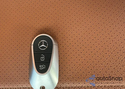 2022 Mercedes-Benz C 300 4Matic z USA, uszkodzony, nr VIN W1KAF4HB5NR056444